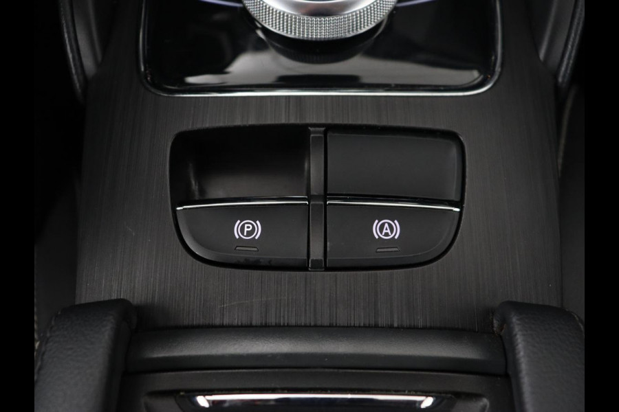 MG Mg Zs EV Luxury 45 kWh | Panoramadak | Adaptive cruise control | Climate control | Leder | Stoelverwarming | Navigatie | Camera | Carplay