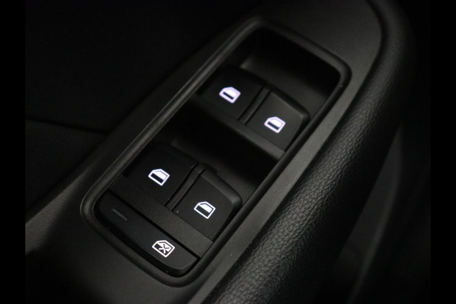 MG Mg Zs EV Luxury 45 kWh | Panoramadak | Adaptive cruise control | Climate control | Leder | Stoelverwarming | Navigatie | Camera | Carplay