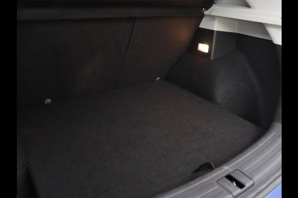 MG Mg Zs EV Luxury 45 kWh | Panoramadak | Adaptive cruise control | Climate control | Leder | Stoelverwarming | Navigatie | Camera | Carplay