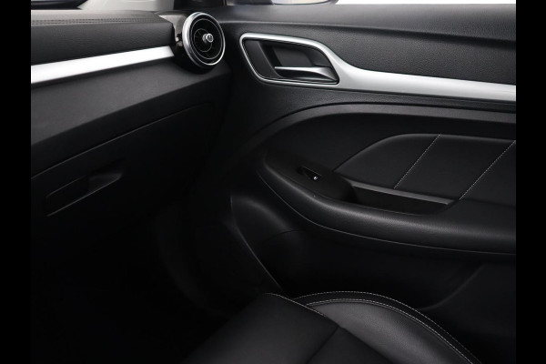 MG Mg Zs EV Luxury 45 kWh | Panoramadak | Adaptive cruise control | Climate control | Leder | Stoelverwarming | Navigatie | Camera | Carplay