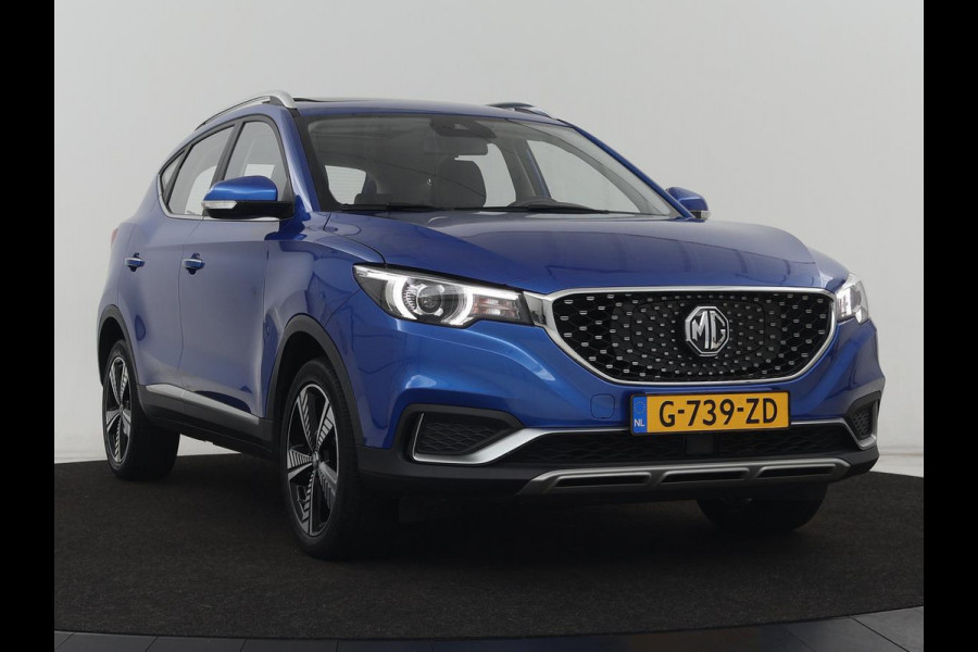MG Mg Zs EV Luxury 45 kWh | Panoramadak | Adaptive cruise control | Climate control | Leder | Stoelverwarming | Navigatie | Camera | Carplay
