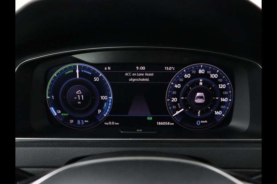 Volkswagen e-Golf e-Golf | Adaptive cruise control | Stoelverwarming | Volleder | Climate control | Active info | Camera | Carplay | Adaptive cruise control | Lane assist