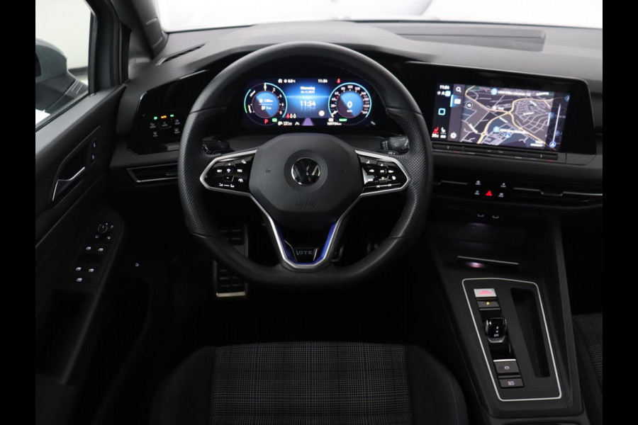 Volkswagen Golf 1.4 eHybrid GTE | Panoramadak | Sfeerverlichting | Carplay | Stoelverwarming | Camera | Adaptive cruise | Navigatie | Sportstoelen | Digital Cockpit | PHEV | Plug In