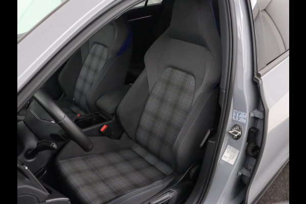 Volkswagen Golf 1.4 eHybrid GTE | Panoramadak | Sfeerverlichting | Carplay | Stoelverwarming | Camera | Adaptive cruise | Navigatie | Sportstoelen | Digital Cockpit | PHEV | Plug In