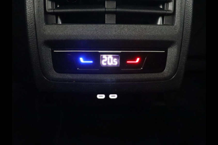 Volkswagen Golf 1.4 eHybrid GTE | Panoramadak | Sfeerverlichting | Carplay | Stoelverwarming | Camera | Adaptive cruise | Navigatie | Sportstoelen | Digital Cockpit | PHEV | Plug In