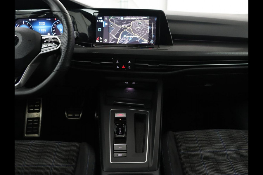 Volkswagen Golf 1.4 eHybrid GTE | Panoramadak | Sfeerverlichting | Carplay | Stoelverwarming | Camera | Adaptive cruise | Navigatie | Sportstoelen | Digital Cockpit | PHEV | Plug In