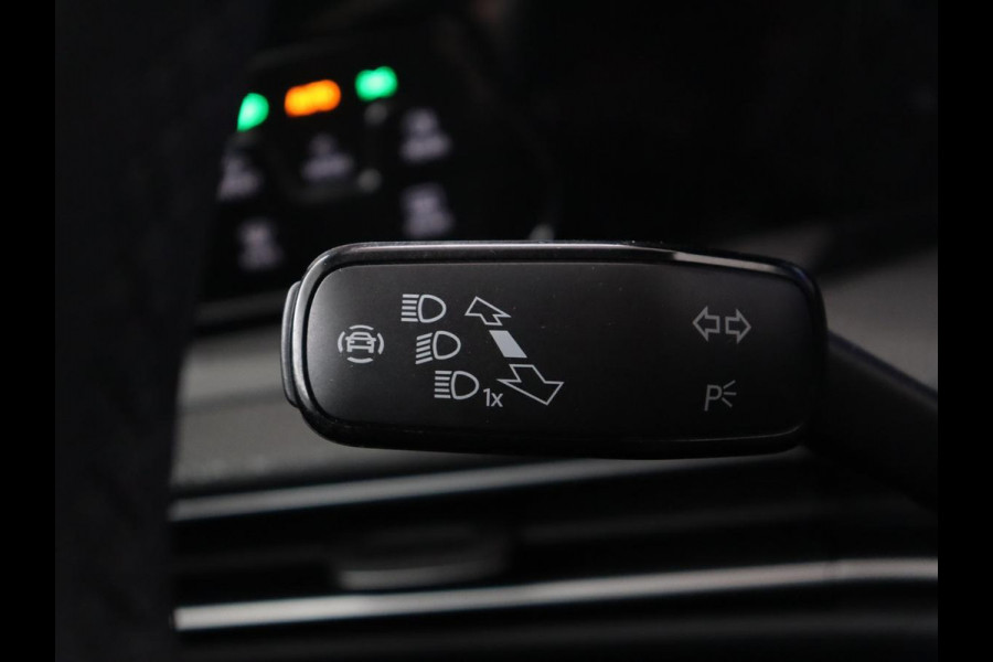 Volkswagen Golf 1.4 eHybrid GTE | Panoramadak | Sfeerverlichting | Carplay | Stoelverwarming | Camera | Adaptive cruise | Navigatie | Sportstoelen | Digital Cockpit | PHEV | Plug In