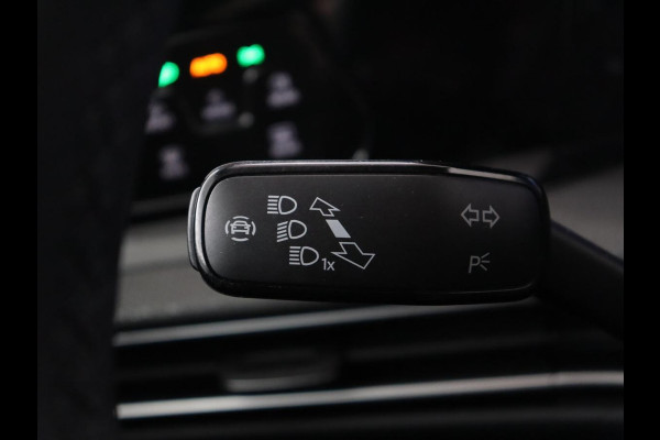 Volkswagen Golf 1.4 eHybrid GTE | Panoramadak | Sfeerverlichting | Carplay | Stoelverwarming | Camera | Adaptive cruise | Navigatie | Sportstoelen | Digital Cockpit | PHEV | Plug In