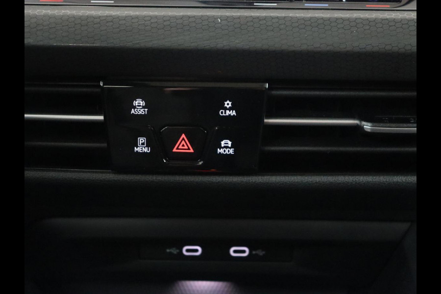 Volkswagen Golf 1.4 eHybrid GTE | Panoramadak | Sfeerverlichting | Carplay | Stoelverwarming | Camera | Adaptive cruise | Navigatie | Sportstoelen | Digital Cockpit | PHEV | Plug In