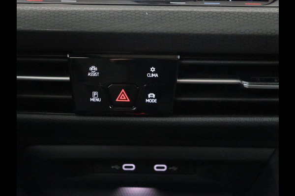 Volkswagen Golf 1.4 eHybrid GTE | Panoramadak | Sfeerverlichting | Carplay | Stoelverwarming | Camera | Adaptive cruise | Navigatie | Sportstoelen | Digital Cockpit | PHEV | Plug In