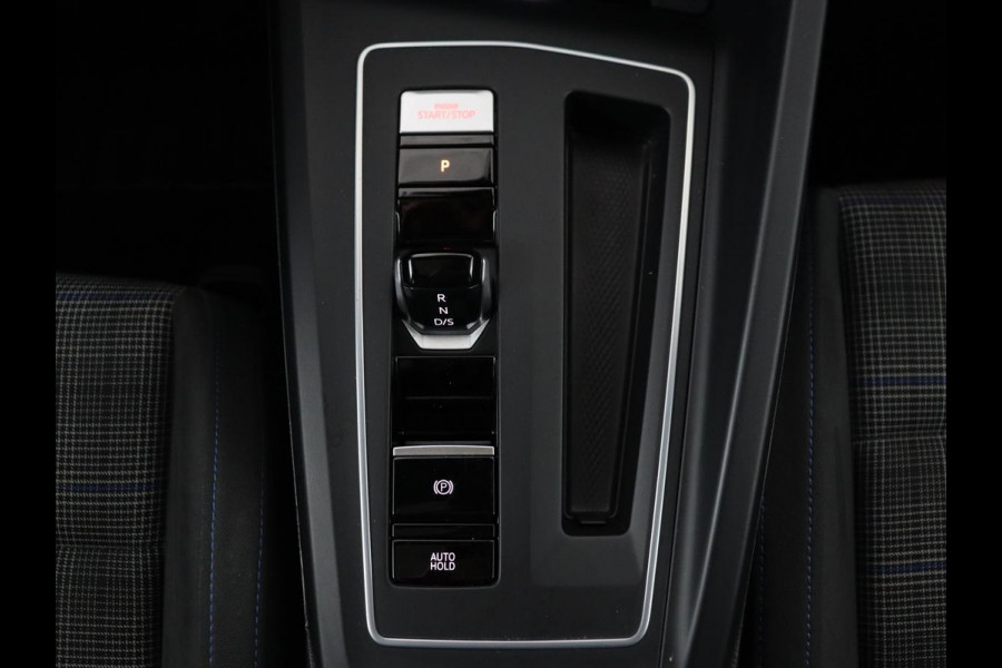 Volkswagen Golf 1.4 eHybrid GTE | Panoramadak | Sfeerverlichting | Carplay | Stoelverwarming | Camera | Adaptive cruise | Navigatie | Sportstoelen | Digital Cockpit | PHEV | Plug In