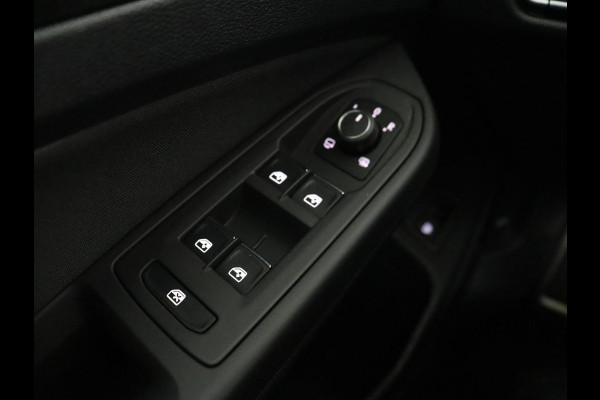 Volkswagen Golf 1.4 eHybrid GTE | Panoramadak | Sfeerverlichting | Carplay | Stoelverwarming | Camera | Adaptive cruise | Navigatie | Sportstoelen | Digital Cockpit | PHEV | Plug In