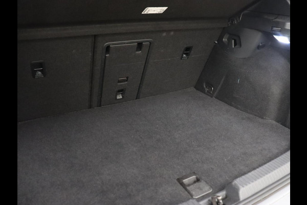 Volkswagen Golf 1.4 eHybrid GTE | Panoramadak | Sfeerverlichting | Carplay | Stoelverwarming | Camera | Adaptive cruise | Navigatie | Sportstoelen | Digital Cockpit | PHEV | Plug In