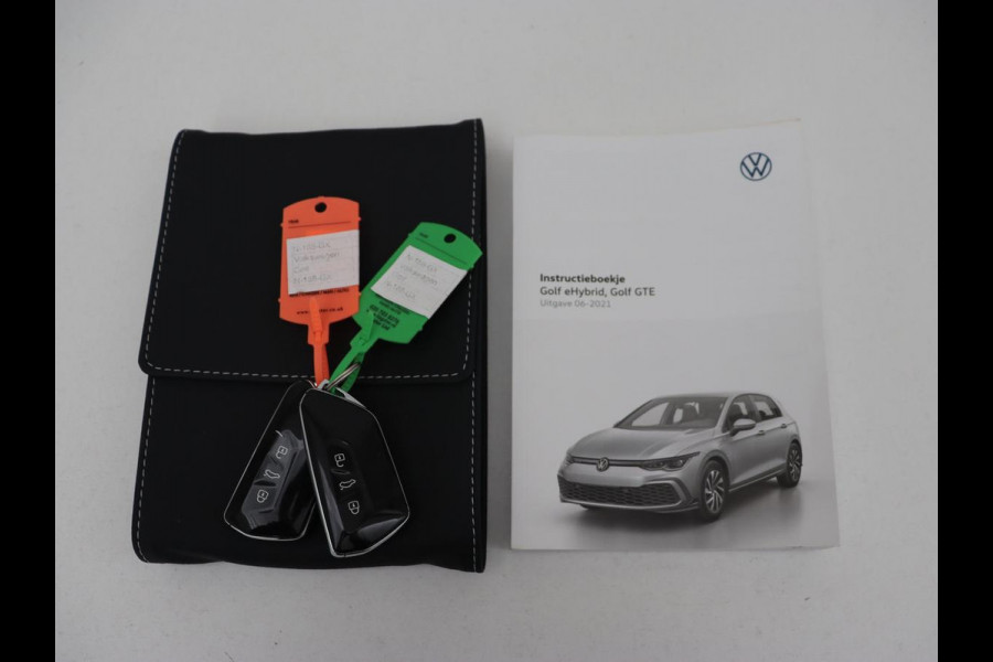 Volkswagen Golf 1.4 eHybrid GTE | Panoramadak | Sfeerverlichting | Carplay | Stoelverwarming | Camera | Adaptive cruise | Navigatie | Sportstoelen | Digital Cockpit | PHEV | Plug In