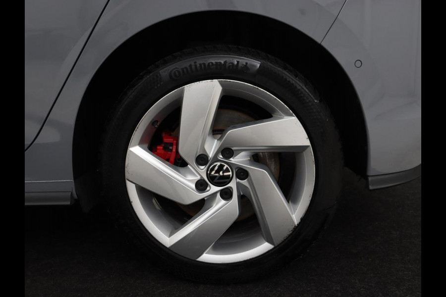 Volkswagen Golf 1.4 eHybrid GTE | Panoramadak | Sfeerverlichting | Carplay | Stoelverwarming | Camera | Adaptive cruise | Navigatie | Sportstoelen | Digital Cockpit | PHEV | Plug In