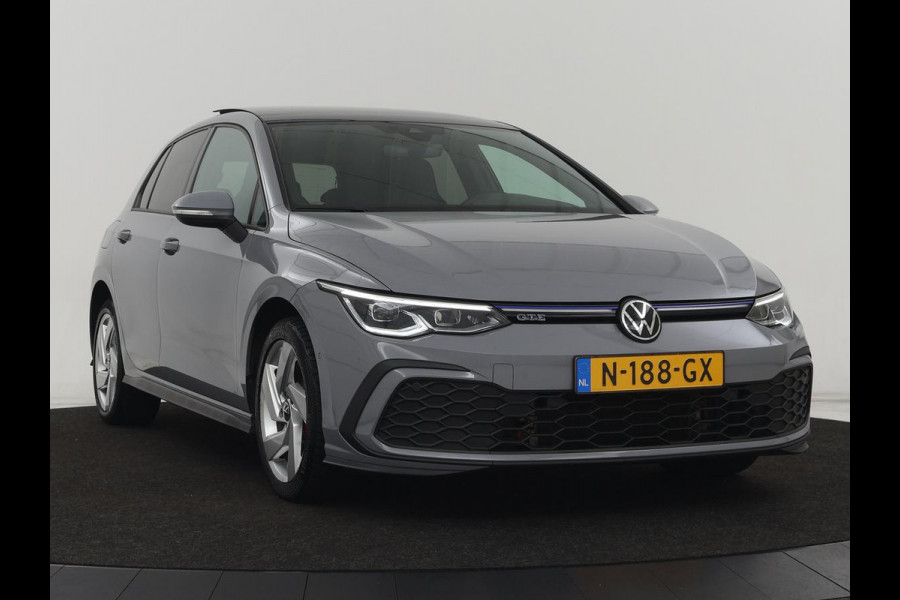 Volkswagen Golf 1.4 eHybrid GTE | Panoramadak | Sfeerverlichting | Carplay | Stoelverwarming | Camera | Adaptive cruise | Navigatie | Sportstoelen | Digital Cockpit | PHEV | Plug In