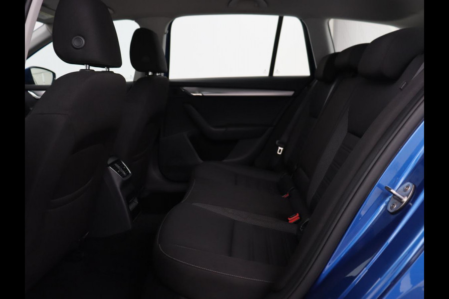 Škoda Octavia Combi 1.0 TSI Greentech Ambition Business | Trekhaak | Carplay | PDC | Navigatie | Climate control | Cruise control