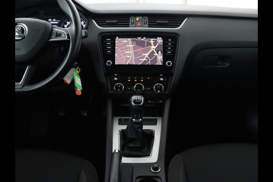 Škoda Octavia Combi 1.0 TSI Greentech Ambition Business | Trekhaak | Carplay | PDC | Navigatie | Climate control | Cruise control