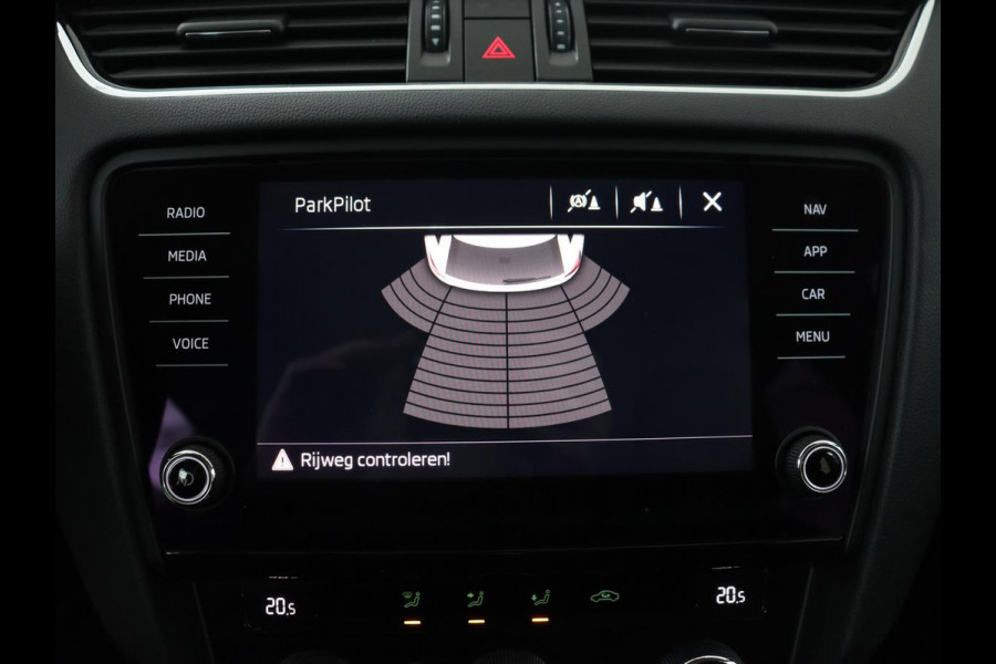 Škoda Octavia Combi 1.0 TSI Greentech Ambition Business | Trekhaak | Carplay | PDC | Navigatie | Climate control | Cruise control