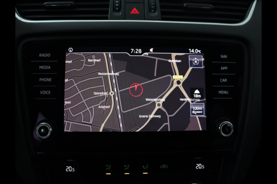 Škoda Octavia Combi 1.0 TSI Greentech Ambition Business | Trekhaak | Carplay | PDC | Navigatie | Climate control | Cruise control