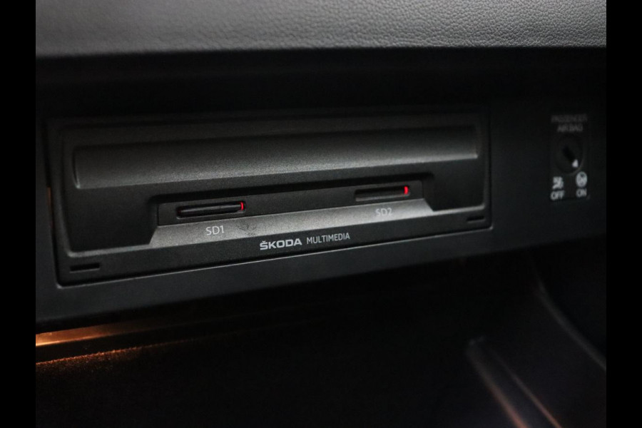 Škoda Octavia Combi 1.0 TSI Greentech Ambition Business | Trekhaak | Carplay | PDC | Navigatie | Climate control | Cruise control