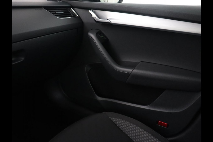 Škoda Octavia Combi 1.0 TSI Greentech Ambition Business | Trekhaak | Carplay | PDC | Navigatie | Climate control | Cruise control