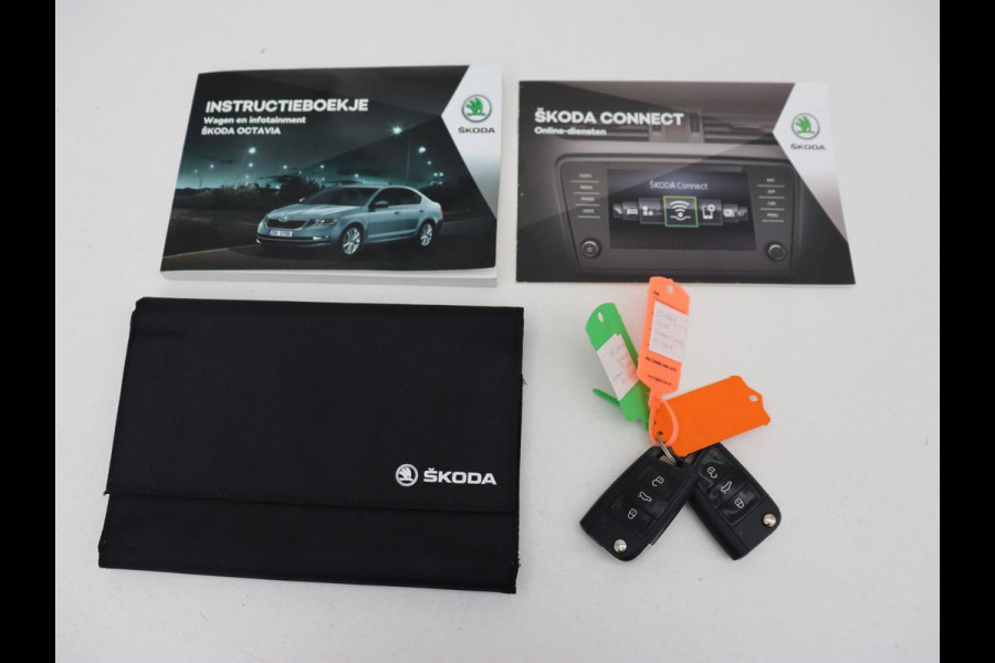 Škoda Octavia Combi 1.0 TSI Greentech Ambition Business | Trekhaak | Carplay | PDC | Navigatie | Climate control | Cruise control