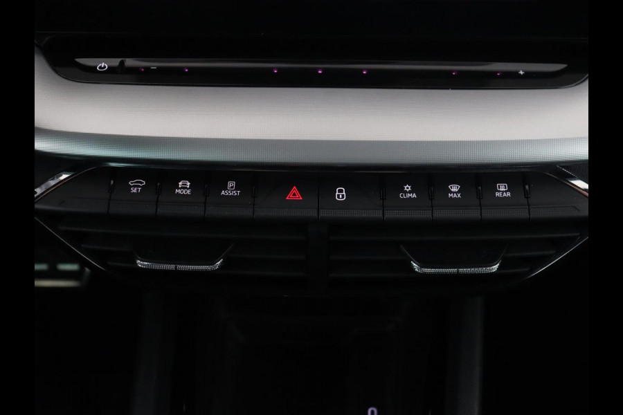 Škoda Octavia 1.0 e-TSI Sport | Trekhaak | Carplay | Navigatie | Sportstoelen | Sfeerverlichting | Full LED | Parkeerhulp | Climate control | Verwarmde voorruit