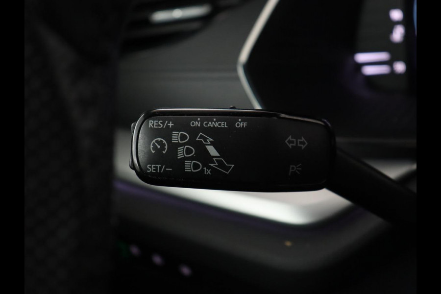 Škoda Octavia 1.0 e-TSI Sport | Trekhaak | Carplay | Navigatie | Sportstoelen | Sfeerverlichting | Full LED | Parkeerhulp | Climate control | Verwarmde voorruit