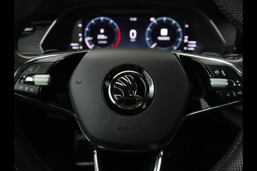 Škoda Octavia 1.0 e-TSI Sport | Trekhaak | Carplay | Navigatie | Sportstoelen | Sfeerverlichting | Full LED | Parkeerhulp | Climate control | Verwarmde voorruit