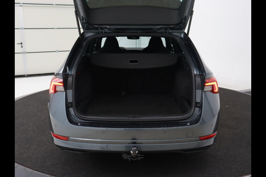 Škoda Octavia 1.0 e-TSI Sport | Trekhaak | Carplay | Navigatie | Sportstoelen | Sfeerverlichting | Full LED | Parkeerhulp | Climate control | Verwarmde voorruit