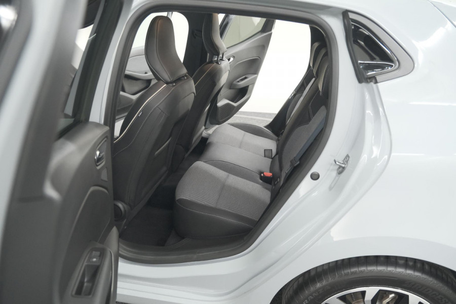 Renault Clio 1.6 E-Tech Full Hybrid 145 Techno | 360 Camera | Adaptieve Cruise Control | Dodehoekdetectie | 9.3 Inch Groot Scherm