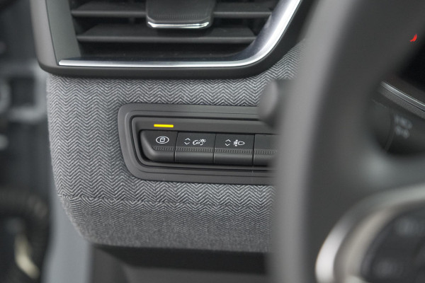 Renault Clio 1.6 E-Tech Full Hybrid 145 Techno | 360 Camera | Adaptieve Cruise Control | Dodehoekdetectie | 9.3 Inch Groot Scherm