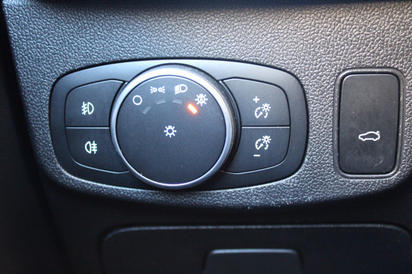 Ford FOCUS Wagon 1.5 EcoBoost Vignale | Adaptieve cruise | BLIS | Camera | Head-up | Winterpack |