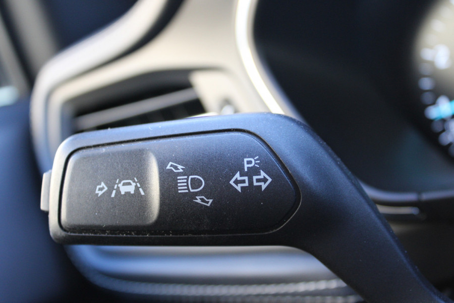 Ford FOCUS Wagon 1.5 EcoBoost Vignale | Adaptieve cruise | BLIS | Camera | Head-up | Winterpack |