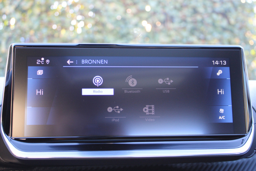 Peugeot 2008 1.2 PureTech Allure | Trekhaak | Panoramadak | Navigatie