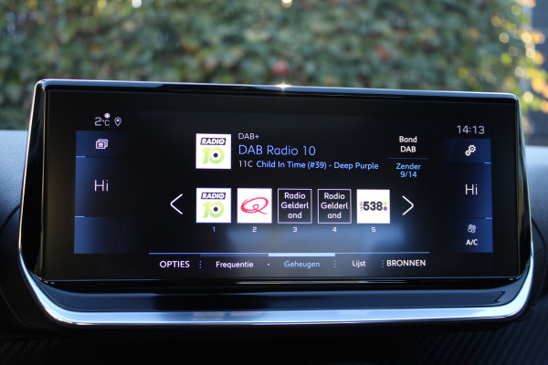 Peugeot 2008 1.2 PureTech Allure | Trekhaak | Panoramadak | Navigatie