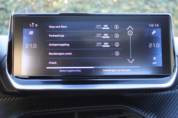 Peugeot 2008 1.2 PureTech Allure | Trekhaak | Panoramadak | Navigatie