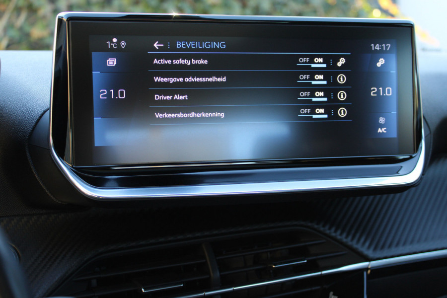 Peugeot 2008 1.2 PureTech Allure | Trekhaak | Panoramadak | Navigatie