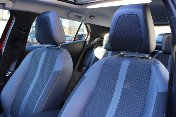 Peugeot 2008 1.2 PureTech Allure | Trekhaak | Panoramadak | Navigatie