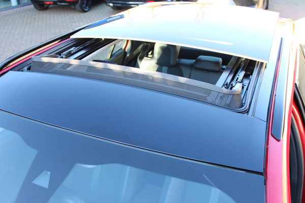 Peugeot 2008 1.2 PureTech Allure | Trekhaak | Panoramadak | Navigatie