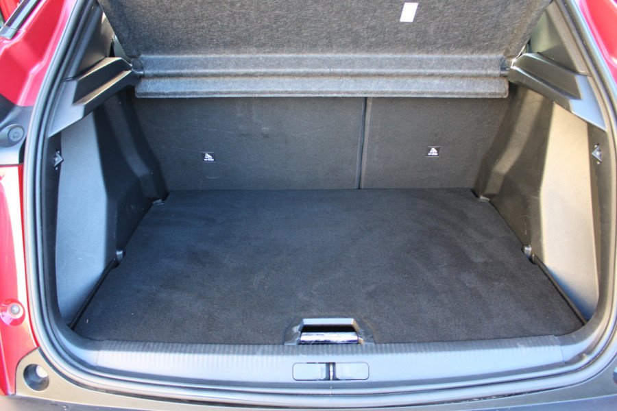 Peugeot 2008 1.2 PureTech Allure | Trekhaak | Panoramadak | Navigatie