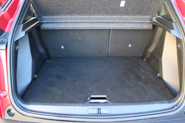 Peugeot 2008 1.2 PureTech Allure | Trekhaak | Panoramadak | Navigatie