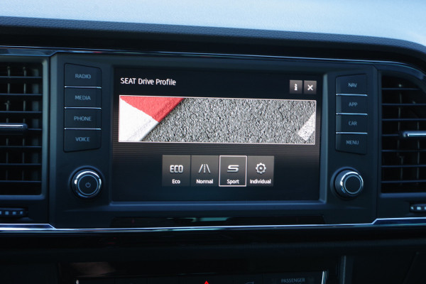 Seat Ateca 1.5 TSI Automaat Xcellence Business Intense, Trekhaak, 360 Camera, Carplay, Digitale Cockpit