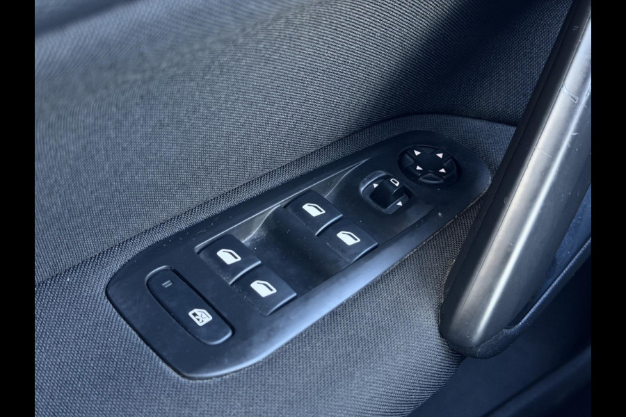 Peugeot 308 1.2 PureTech Active 1e Eigenaar,Navi,Clima,Cruise,PDC,Dealer Onderhouden,N.A.P,APK tot 04-2026