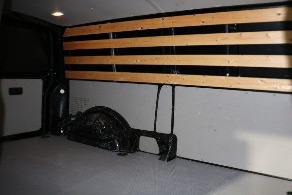 Volkswagen Transporter 2.0 TDI L2 H1 150pk Airco Navigatie