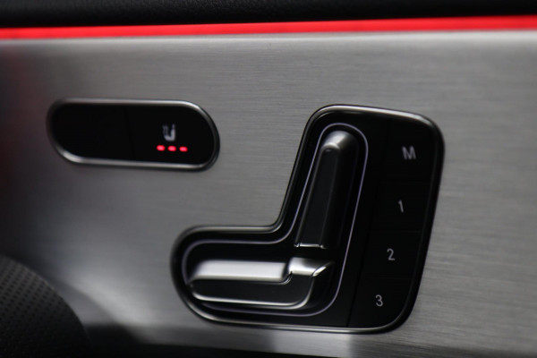 Mercedes-Benz A-Klasse 220 AMG Pano/Memory/Burm/Sfeer/Camera/Carplay/BOMVOL