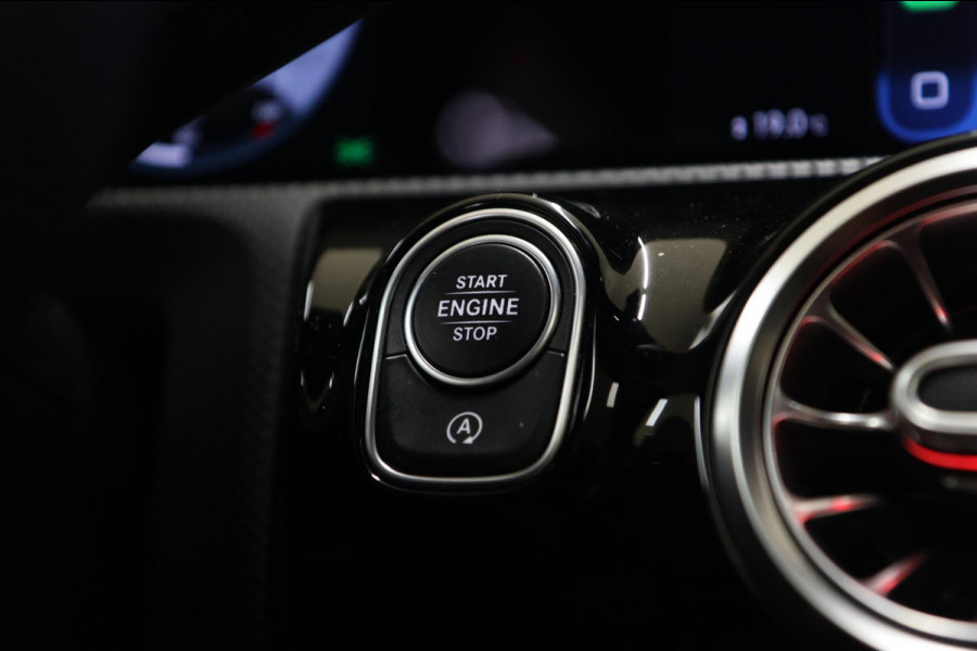 Mercedes-Benz A-Klasse 220 AMG Pano/Memory/Burm/Sfeer/Camera/Carplay/BOMVOL