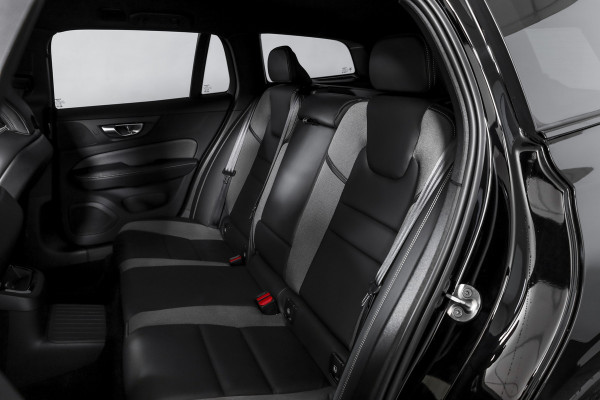 Volvo V60 2.0 T6 Recharge AWD Plus Dark | Dig.Cockpit | Adapt.Cruise | Stoelverwarming | Camera | PDC | NAV + App.Connect | Auto.Airco | DAB | LM 18" | 3125