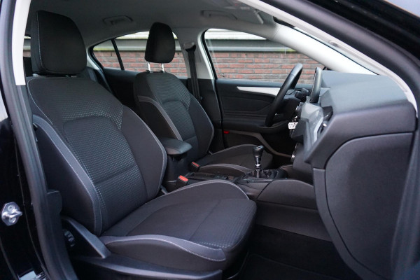 Ford Focus 1.0 EcoB.125pk Edition Business/Camera/Rijklaar prijs incl.Garantie.